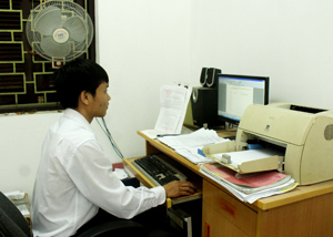 Cán bộ Văn phòng Đảng ủy xã Lâm Sơn (Lương Sơn) được đào tạo chuẩn hóa về trình độ nghiệp vụ và lý luận chính trị.