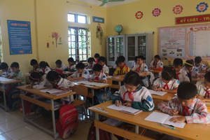 Các lớp học của trường tiểu học Hòa Sơn A (Lương Sơn) được trang bị đầy đủ đồ dùng, thiết bị dạy học  phục vụ ngày càng tốt hơn công tác dạy và học.