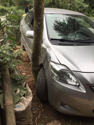 Xe ô tô tham gia giao thông bị tai nạn khi qua khúc của đoàn Cửu thác Tú Sơn, xã Tú Sơn (Kim Bôi)

