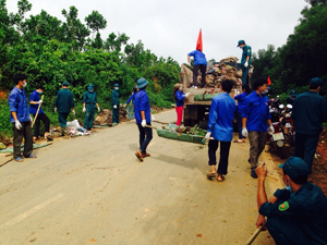 ĐV-TN xã Ân Nghĩa (Lạc Sơn) ra quân làm vệ sinh môi trường tại xóm Búm.