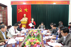 Đồng chí Nguyễn Thị Oanh, UV TV, Trưởng Ban Dân vận Tỉnh ủy, Trưởng đoàn giám sát phát biểu tại buổi làm việc

