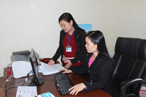 UBKT Đảng ủy phường Thái Bình (TP Hòa Bình) thường xuyên cập nhật tình hình các chi bộ trực thuộc, phục vụ tốt công tác kiểm tra, giám sát.

