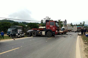 Hiện trường vụ tai nạn làm 1 người chết tại xã Mông Hóa (kỳ Sơn).