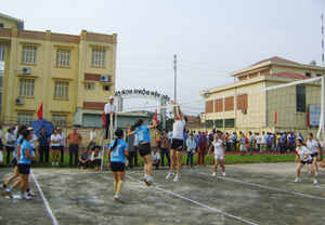 Giải bóng chuyền vô địch thành phố Hòa Bình năm 2015 thu hút đông đảo VĐV đến từ các xã, phường tham gia.
