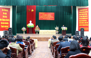 Đồng chí Trần Đăng Ninh, Phó Bí thư TT Tỉnh ủy phát biểu chỉ đạo tại lễ khai giảng