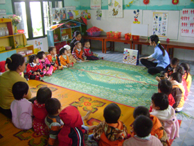Các trường mầm non trên địa bàn huyện được đầu tư trang thiết bị dạy và học đảm bảo phát triển toàn diện cho trẻ em.