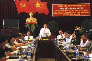 Chủ tịch nước Nguyễn Minh Triết làm việc 
với lãnh đạo tỉnh.