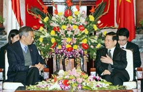 Chủ tịch nước Nguyễn Minh Triết
tiếp Thủ tướng Lý Hiển Long.
