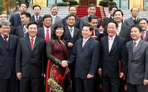 Chủ tịch nước Nguyễn Minh Triết 
với các đại sứ mới được bổ nhiệm.