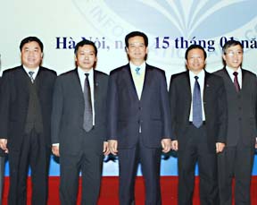 Thủ tướng Nguyễn Tấn Dũng
với các đại biểu.