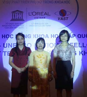 3 nữ Tiến sĩ xuất sắc nhận học bổng UNESCO- L’OREAL 2009
