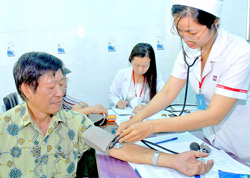 Bệnh nhân khám bệnh theo BHYT ở Bệnh viện Nguyễn Tri Phương