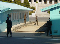 Bàn Môn Điếm - giới tuyến phân cách CHDCND Triều Tiên và Hàn Quốc