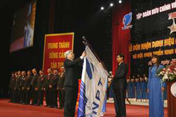 Chủ tịch QH Nguyễn Phú Trọng gắn danh hiệu Anh hùng Lao động lên lá cờ truyền thống của Tập đoàn Bưu chính - Viễn thông Việt Nam