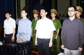 Từ trái qua: Trần Huỳnh Duy Thức, Nguyễn Tiến Trung, Lê Thăng Long và Lê Công Định.
