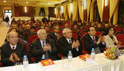 Chủ tịch QH Nguyễn Phú Trọng và các đại biểu dự Hội thảo