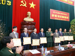 Lãnh đạo Bộ Tư lệnh Quân khu 3 trao Bằng khen cho các tập thể, cá nhân