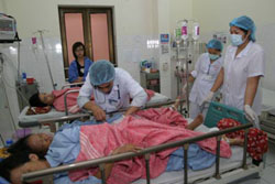 Bệnh nhân tiêu chảy cấp đang điều trị tại BV Bệnh Nhiệt đới Quốc gia năm 2008. 
(Ảnh minh họa: VNN)