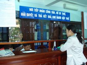 Chi nhánh  NH No & PTNT Lương Sơn  thực hiện đơn giản hóa các thủ tục,  tạo thuận lợi cho người dân vay vốn