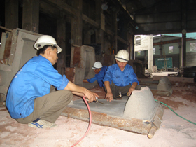 Công ty cổ phần cơ khí Hồng Hà, xã Ngọc Lương (Yên Thuỷ) là đơn vị tiêu biểu trong nộp ngân sách và tạo việc làm thường xuyên cho trên 40 lao động.