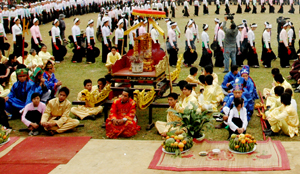 Lễ rước kiệu Thành Hoàng làng trong Lễ Hội Khai hạ ở Mường Bi