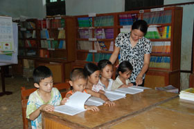 Thư viện nhà trường đáp ứng nhu cầu học tập của co và trò nhà trường.