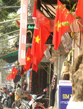 Phường Phương Lâm, thành phố Hòa Bình rực rỡ cờ hoa chào mừng Đại hội.