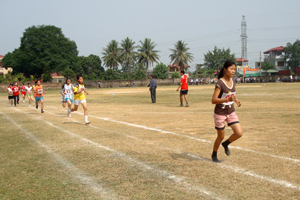 Học sinh trường THPT huyện Mai Châu luôn sôi nổi tham gia các giải thể thao do huyện tổ chức.
