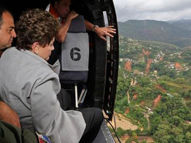 Tổng thống Dilma Rousseff thị sát lũ bùn ở Nova Friburgo bằng trực thăng.