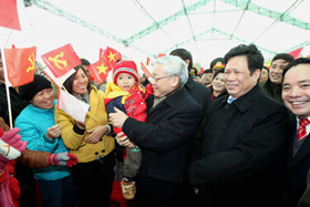 Tổng bí thư, chủ tịch Quốc hội Nguyễn Phú Trọng với nhân dân xã Kim Bình (Chiêm Hóa).