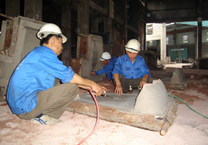 Công ty CP cơ khí đúc Hồng Hà, xã Ngọc Lương (Yên Thủy)  giải quyết việc làm thường xuyên cho gần 50 lao động.