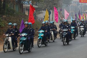 Lực lượng thanh tra giao thông ra quân hưởng ứng đợt cao điểm bảo đảm ATGT dịp Tết Nhâm thìn 2012.