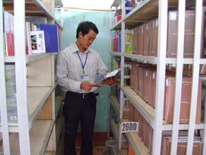 Thư viện huyện Lương Sơn đa dạng loại hình sách, báo phục vụ bạn đọc.