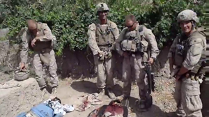 Các binh sĩ Mỹ thực hiện hành động nhục mạ các thi thể trong đoạn video.