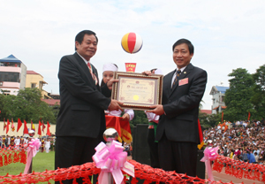 Tỉnh ta vinh dự đón nhận xác lập kỷ lục Việt nam đối với màn trình tấu cồng chiêng lớn nhất do hơn 1.400 diễn viên trình diễn.