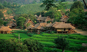 Bản Mường Giang Mỗ, xã Bình Thanh (Cao Phong) còn giữ nguyên bản sắc truyền thống, thu hút đông đảo du khách.
