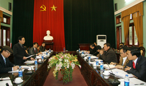 Đồng chí Bùi Thanh Thu, Phó Trưởng ban Chỉ đạo Tây Bắc phát biểu tại buổi làm việc với lãnh đạo tỉnh ta.