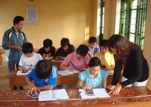 Học tập và làm theo tấm gương đạo đức Hồ Chí Minh, trường THCS xã Phong Phú (Tân Lạc) đã cụ thể hóa bằng việc thực hiện tốt CVĐ “Hai không” trong trường học.