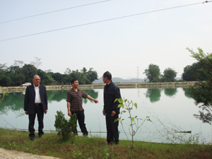 Hồ Vó Xâm, xã Yên Trị được đầu tư nâng cấp vừa phục vụ sản xuất nông nghiệp vừa là nơi nuôi trồng thủy sản, phát triển du lịch sinh thái đã mang lại nguồn lợi đáng kể cho nhân dân trong xã.
