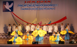 Tiết mục của công đoàn ngành y tế biểu diễn giành giải A tại liên hoan tiếng hát CNVCLĐ tỉnh năm 2013.