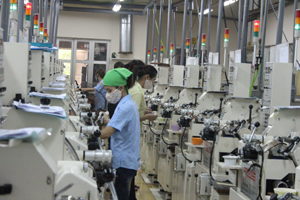 Công nhân Công ty TNHH Nghiên cứu kỹ thuật R Việt nam được trang bị bảo hộ lao động đầy đủ trong quá trình lao động sản xuất.
