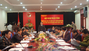 Đồng chí Nguyễn Văn Quang, Phó Bí thư TT Tỉnh ủy, Chủ tịch HĐND tỉnh phát biểu tại hội nghị