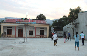 Nhà văn hóa xóm Rậm (xã Cư Yên) được nhân dân đóng góp xây dựng khang trang với sân chơi thể thao đáp ứng nhu cầu vui chơi của người dân.

