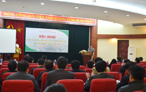 Đồng chí Hoàng Văn Tứ, TVTU, Giám đốc Sở NN&PTNT phát biểu khai mạc hội nghị.