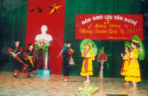 Nhiều hoạt động VH-NT do Trung tâm VH-TT huyện Đà Bắc tổ chức thực hiện đạt hiệu quả cao, thể hiện được bản sắc văn hóa các dân tộc trên địa bàn huyện.
