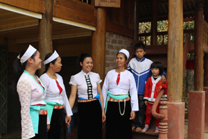 Những người phụ nữ Mường ở Quý Hòa (Lạc Sơn) chuẩn bị các hoạt động VH-TT vui xuân rộn ràng, có ý nghĩa.