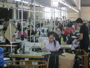 Trong năm 2014, Trung tâm Khuyến công & TVPT Công nghiệp đã phối hợp với các doanh nghiệp may đào tạo nghề cho lao động nông thôn của huyện Tân lạc và thành phố Hòa Bình.

