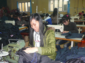 Trung tâm dạy nghề tư thục Long Thành (TPHB) mở lớp dạy nghề may công nghiệp cho học viên tại trung tâm.

