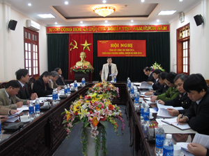 Đồng chí Hoàng Minh Tuấn, Trưởng Ban Tổ chức Tỉnh ủy, Trưởng Ban Pháp chế (HĐND tỉnh) điều hành hội nghị.

