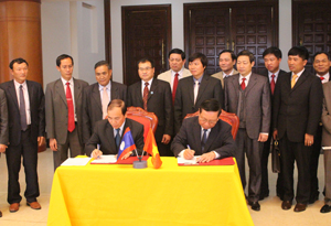 Lãnh đạo hai tỉnh Hòa Bình - Hủa Phăn ký kết thoả thuận chi tiết về hợp tác phát triển KT-XH, QP-AN.